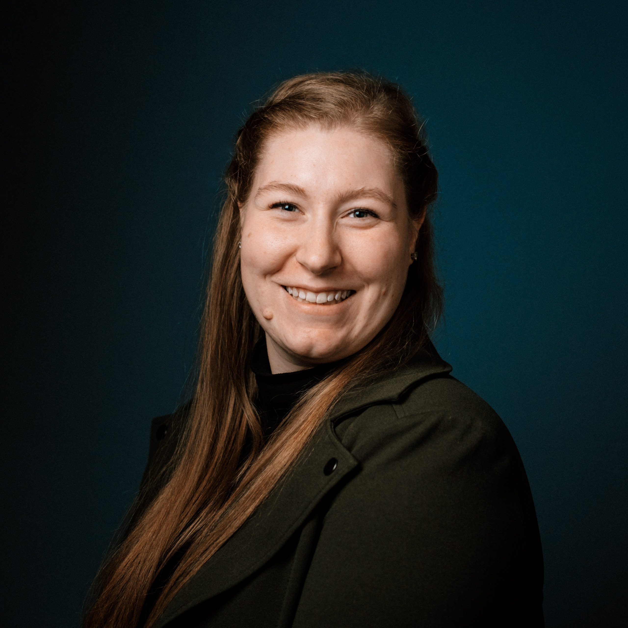 Elissa headshot